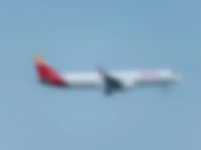 Iberia Airbus A321-253NY(XLR) (registration number EC-ONR) making final approach to the runway 22L
