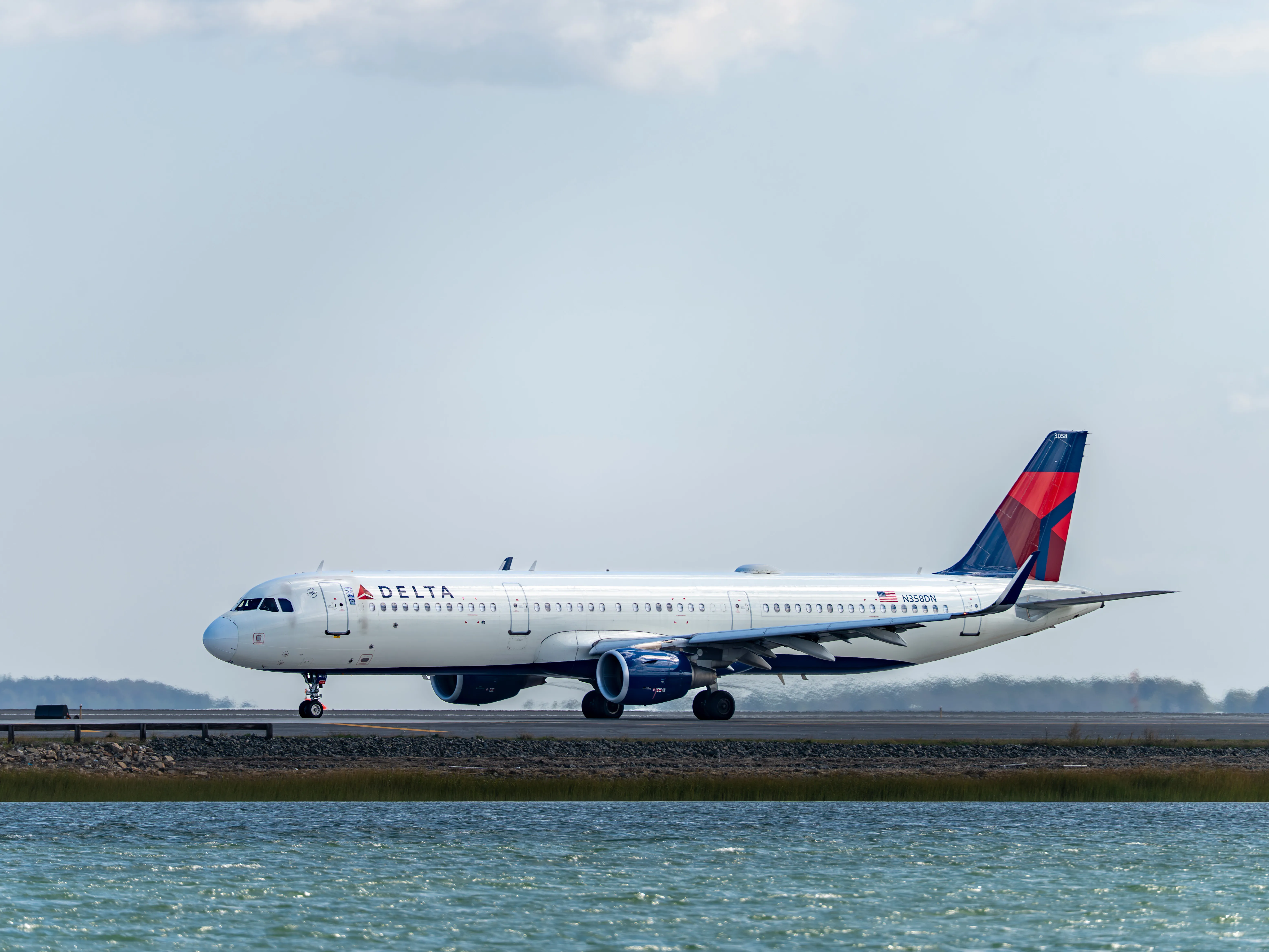Delta Air Lines Airbus A321-211 (registration number N358DN) taxiing on taxiway N