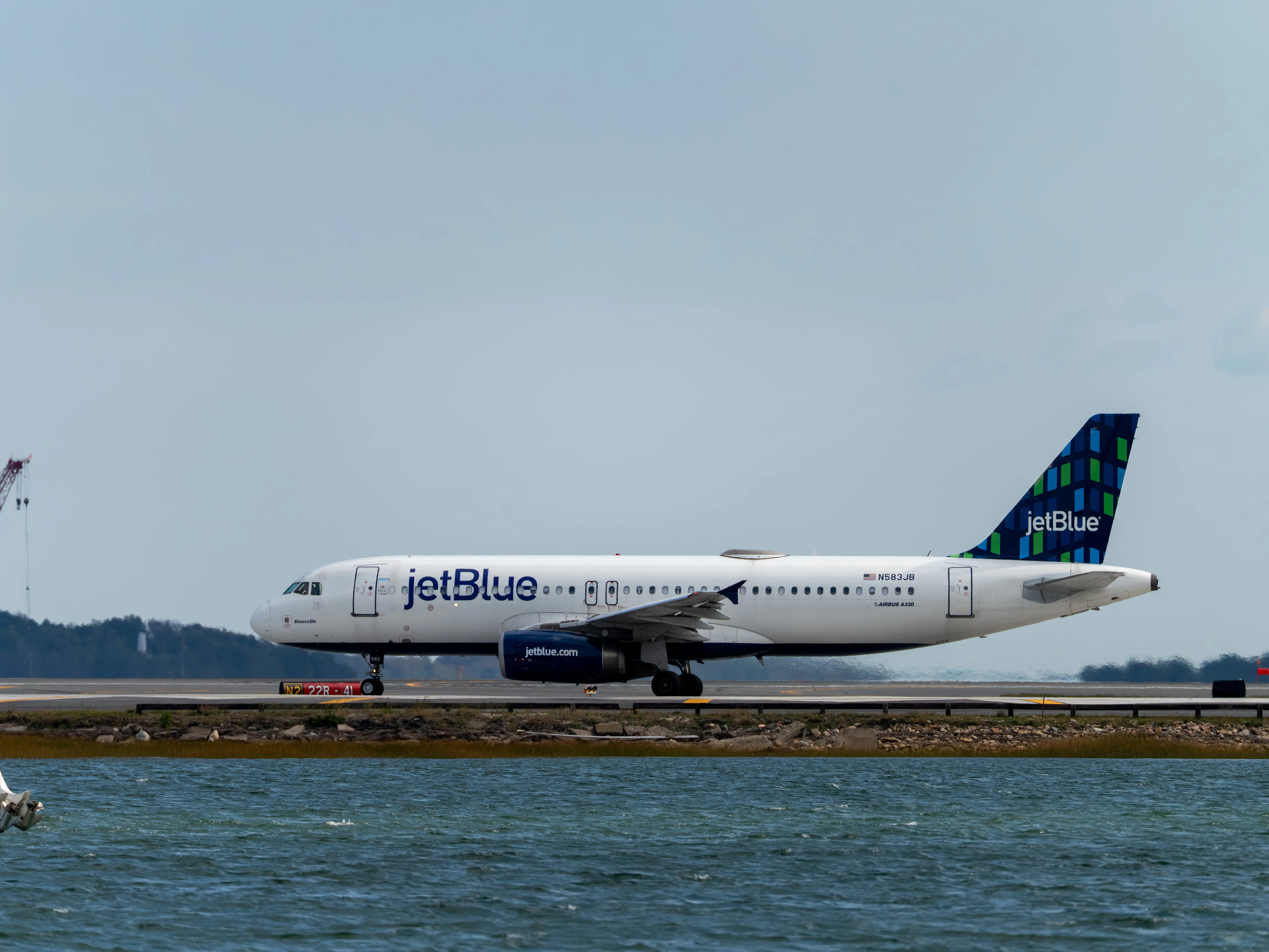 JetBlue Airbus A320-232 (registration number N583JB) taxiing