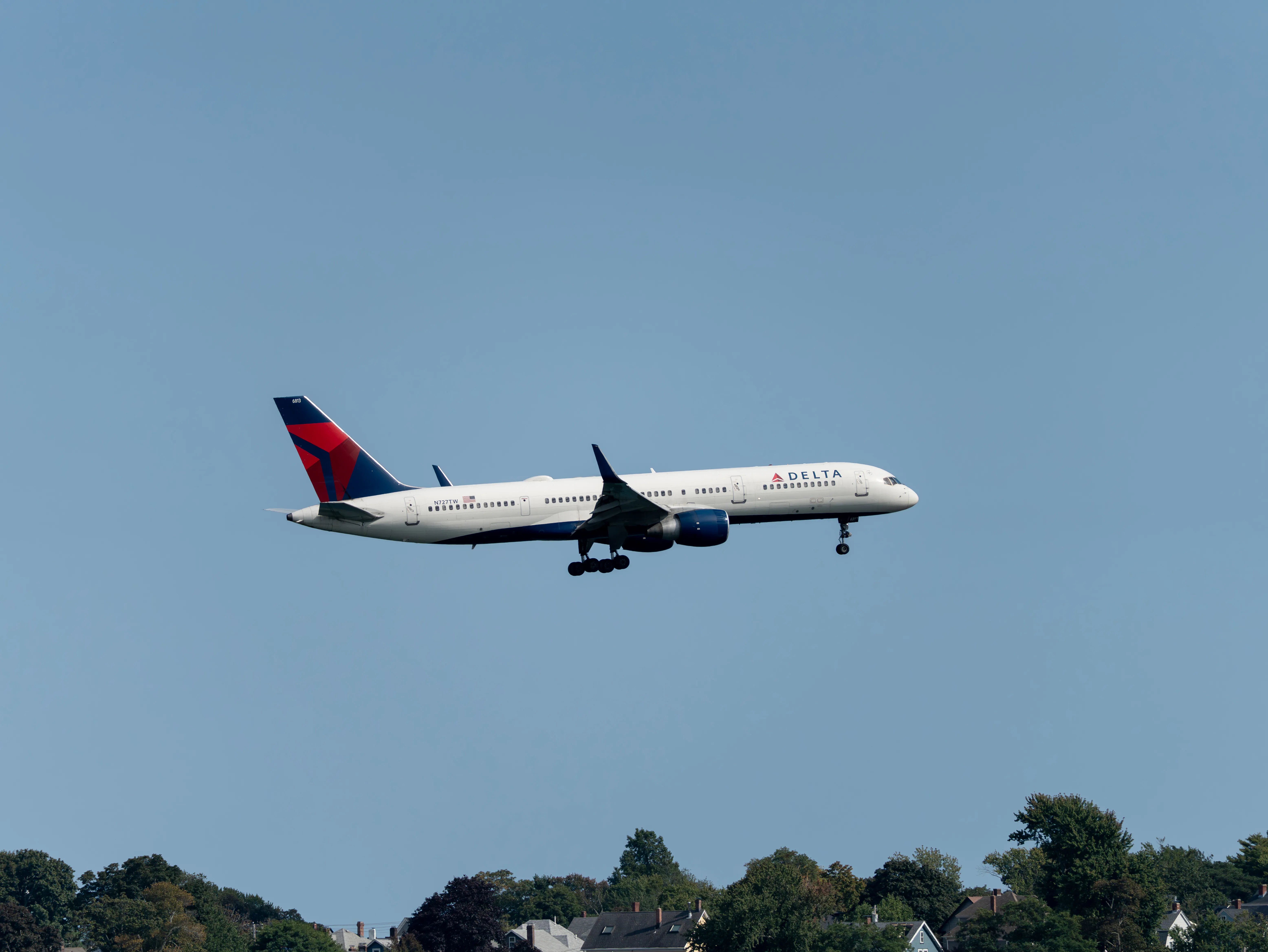Delta Air Lines Boeing B757-231 (registration number N727TW) making final approach to the runway 22L
