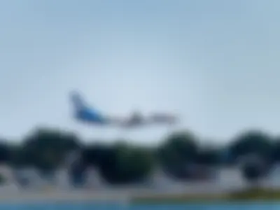 Alaska Airlines Boeing B737 MAX 9 (registration number N962AK) making final approach to the runway 22L