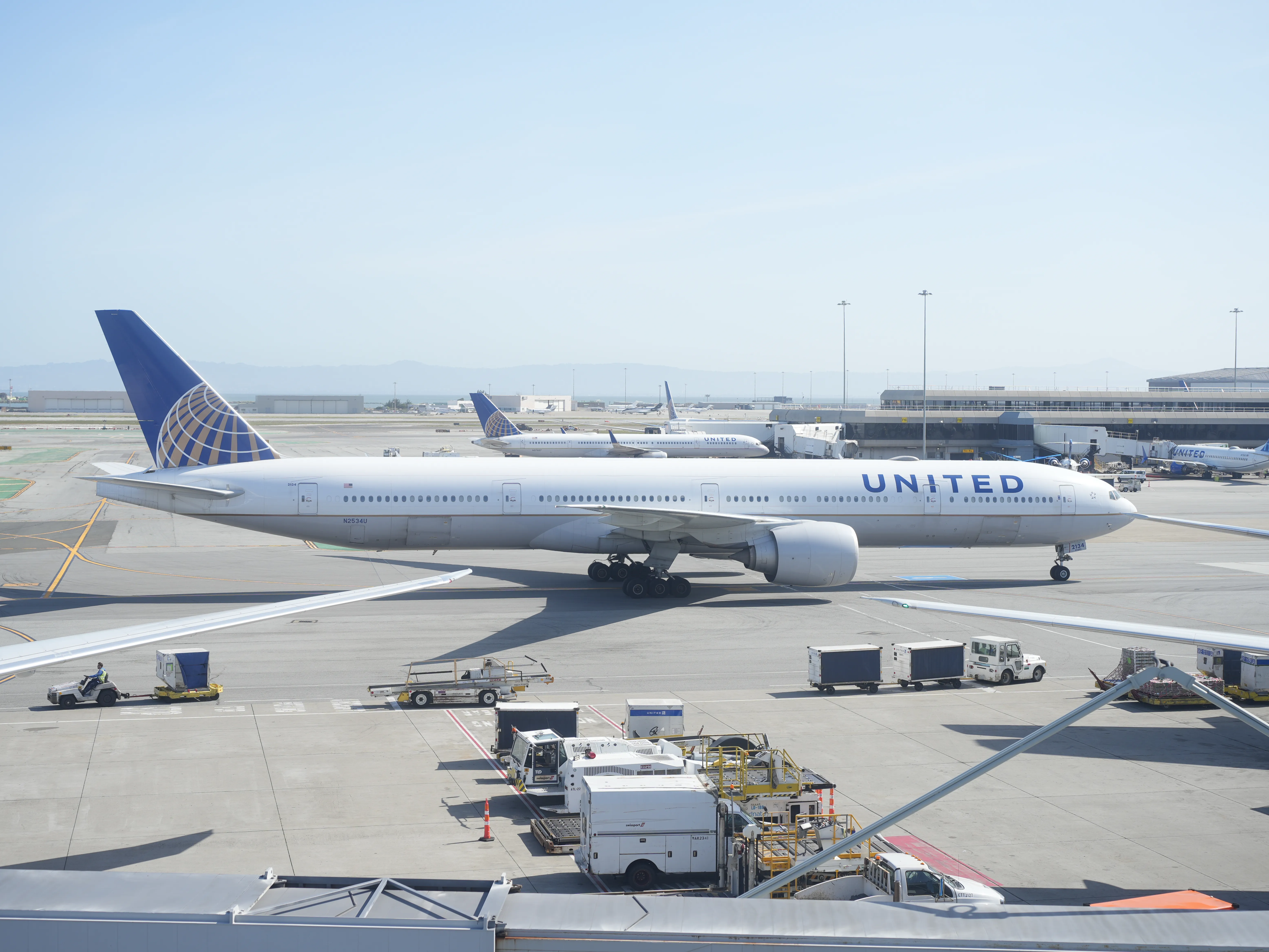 Boeing 777-300ER (N2534U) of United Airlines taxiing at San Francisco International Airport with a Boeing 757-324 (N57857) in the background
