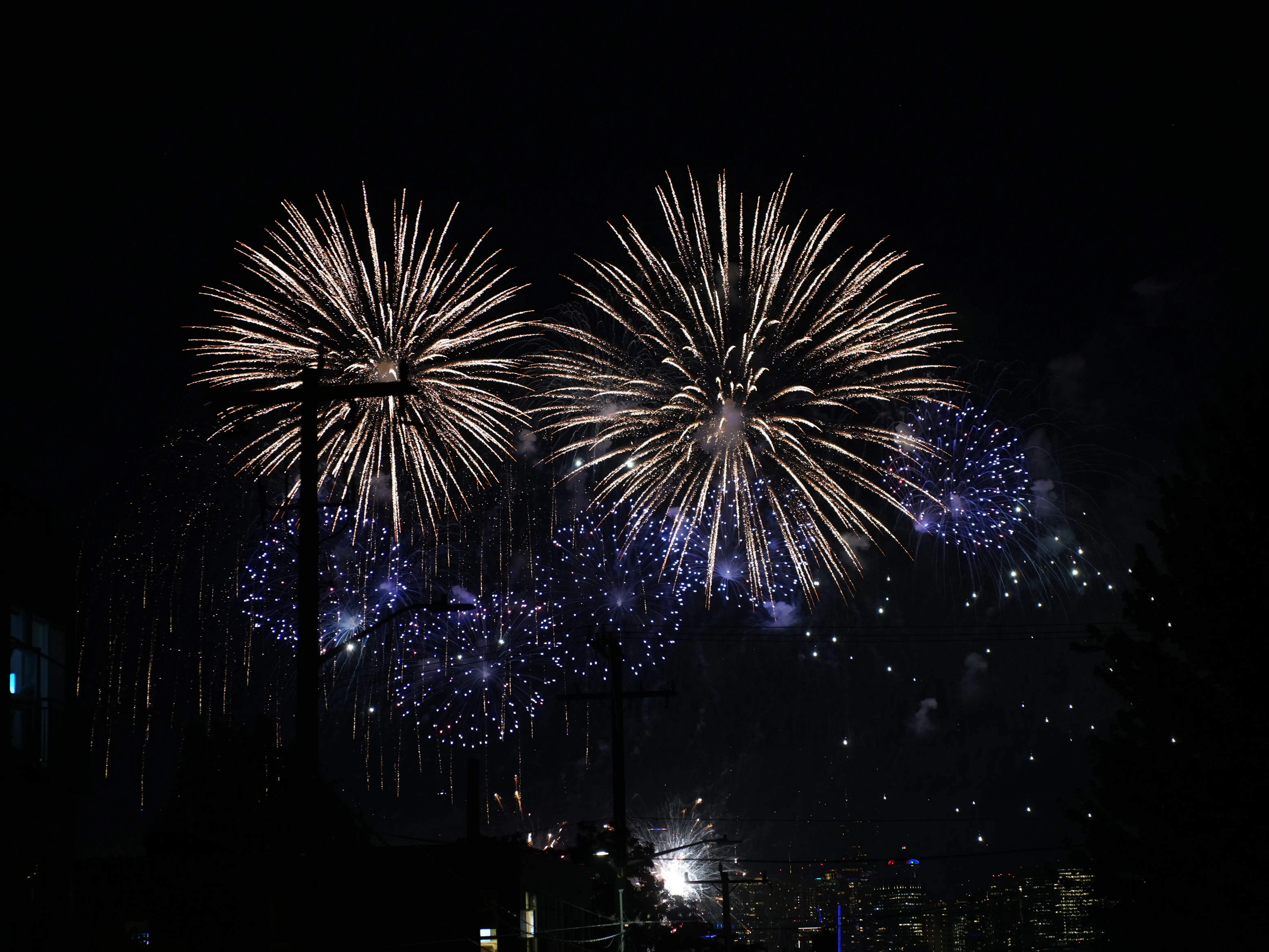 Fireworks in the sky over Lake Union during the 4th of July celebration